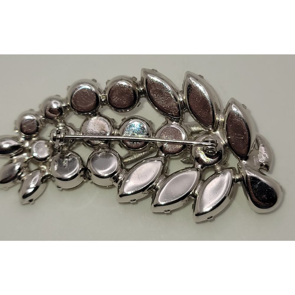 Vintage Silver-tone Leaf Style Brooch w/ Clear Chaton & Marquise Rhinestones - Picture 9 of 14
